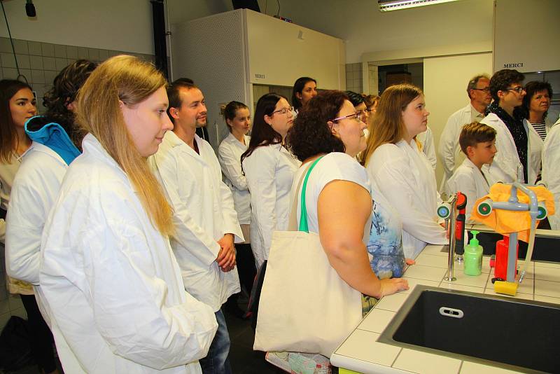 V pátek 27. září 2019 se v prostorách Fakulty technologické Univerzity Tomáše Bati ve Zlíně konala Noc vědců. Návštěvníci si mohli mimo jiné vyzkoušet řadu experimentů.