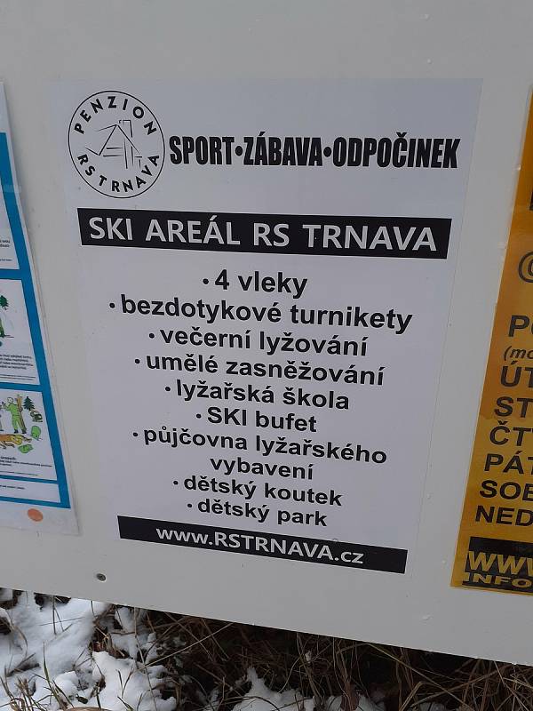 Skiareály ve Zlínském kraji praskaly o víkendu ve švech. Přesto si lidé zimní radovánky užili. Skiareál Trnava na Zlínsku.