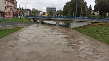 Vytrvalý déšť ve Zlínském kraji zaplavil cesty, zvedl hladiny řek.Dřevnice ve Zlíně na Cigánově.