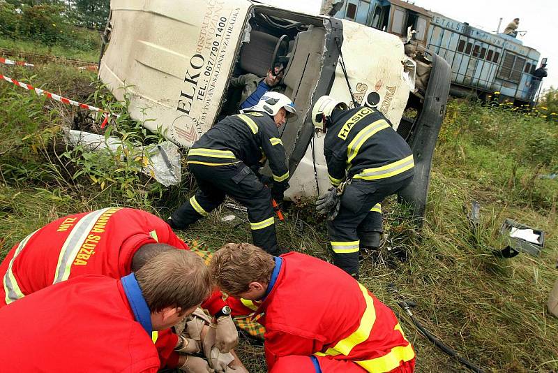 U Tlumačova na Zlínsku ve středu 6. října probíhalo rozsáhlé cvičení hasičů a záchranářů. 