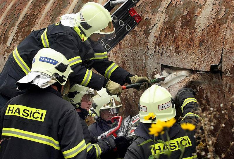 U Tlumačova na Zlínsku ve středu 6. října probíhalo rozsáhlé cvičení hasičů a záchranářů. 