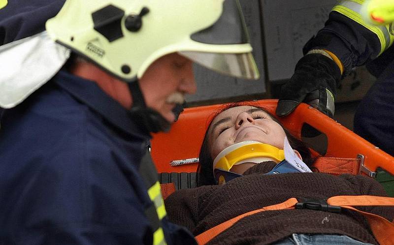 U Tlumačova na Zlínsku ve středu 6. října probíhalo rozsáhlé cvičení hasičů a záchranářů. 