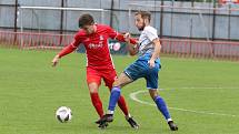 Fotbalisté Otrokovic (modrobílé dresy) proti Blansku prohráli 2:4.