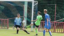 Fotbalisté Koryčan (v zelených dresech) zvítězili na hřišti v Otrokovicích nad tamní rezervou 3:2.