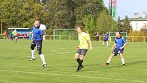 Fotbalisté Mladcové (žluté dresy) v semifinále KFS prohráli s Kateřinicemi 1:3.