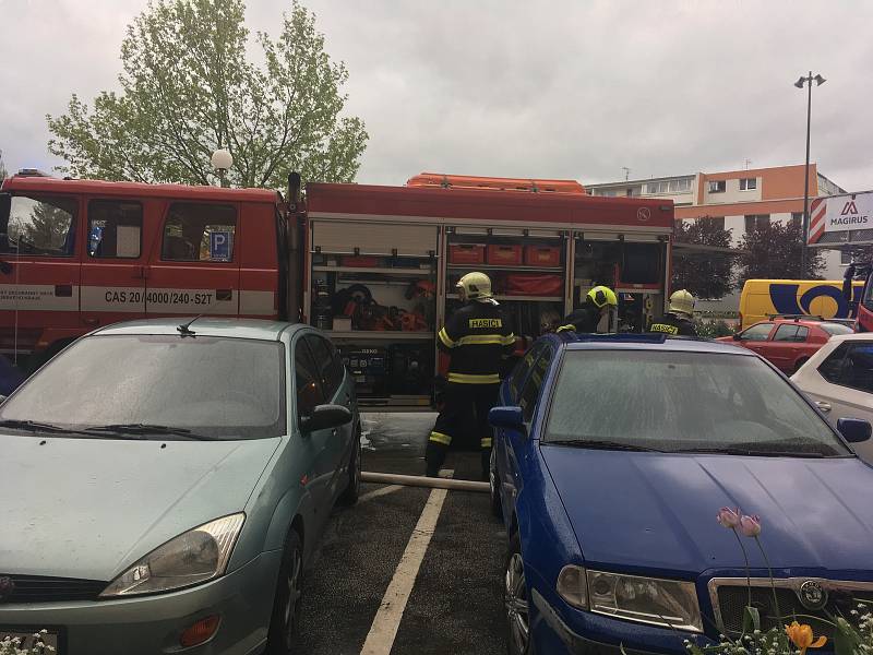 Na Jižních Svazích ve Zlíně hořela kuchyň v bytě, v jedenáctém patře bytového domu segment.