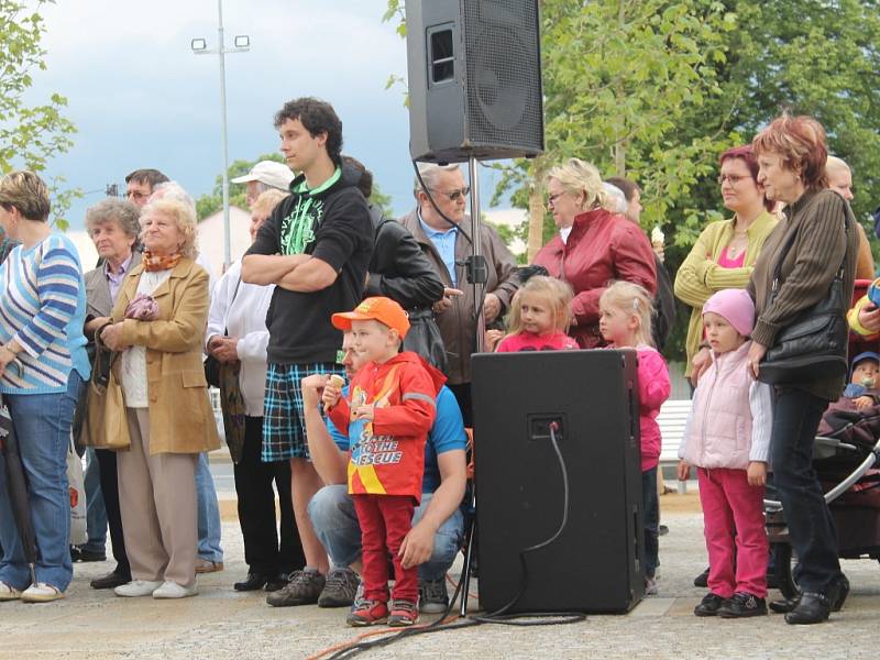 Ve Štípě otevřeli opravené náměstí. Oslavy provázel pestrý program