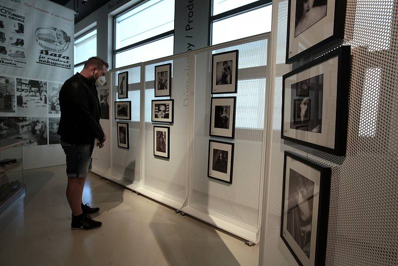 výstava ROBERT VANO fotografie nemusí být ostráVýstava fotografií světově uznávaného autora Roberta Vana v negalerijním prostředí - expozici Princip Baťa - nabídne po dobu pouhého jednoho měsíce nečekaná spojení mezi industriálním prostorem a špičkovou fo