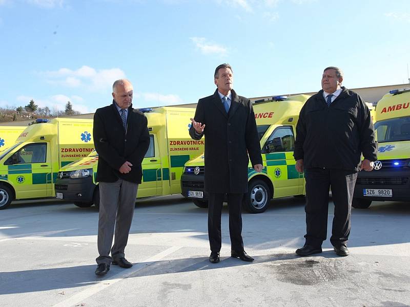 Slavnostní předávání nových sanitních vozů v krajské nemocnici T. Baťi ve Zlíně.