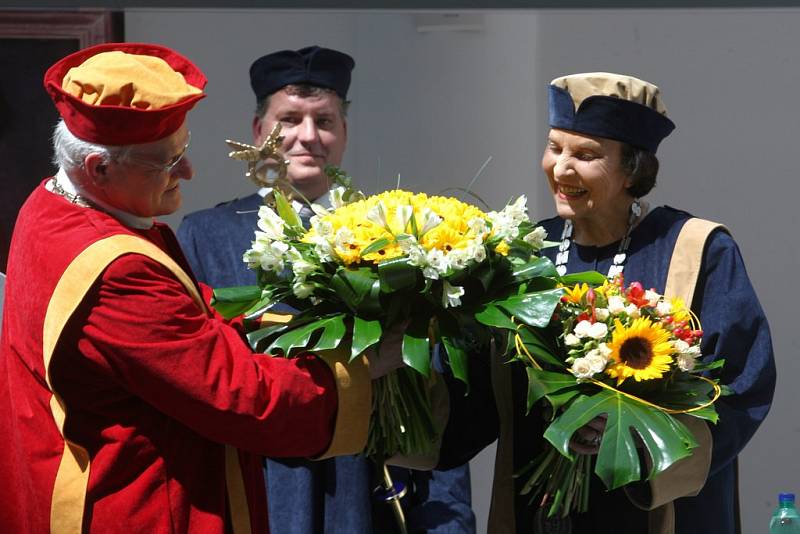 Udělení čestné hodnosti Doctor Honoris Causa Univerzity Tomáše Bati ve Zlíně paní Sonje Bata.