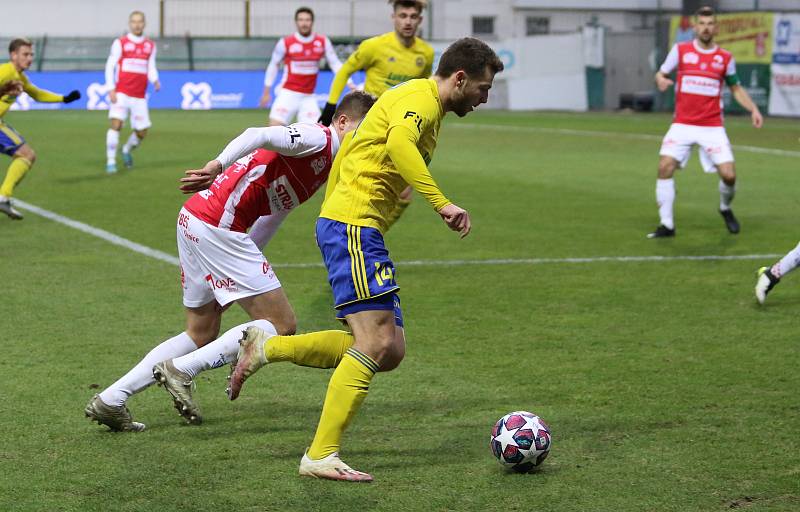 Fotbalisté Zlína (ve žlutých dresech)  ve 13. kole FORTUNA:LIGY remizovali s Pardubicemi 0:0.