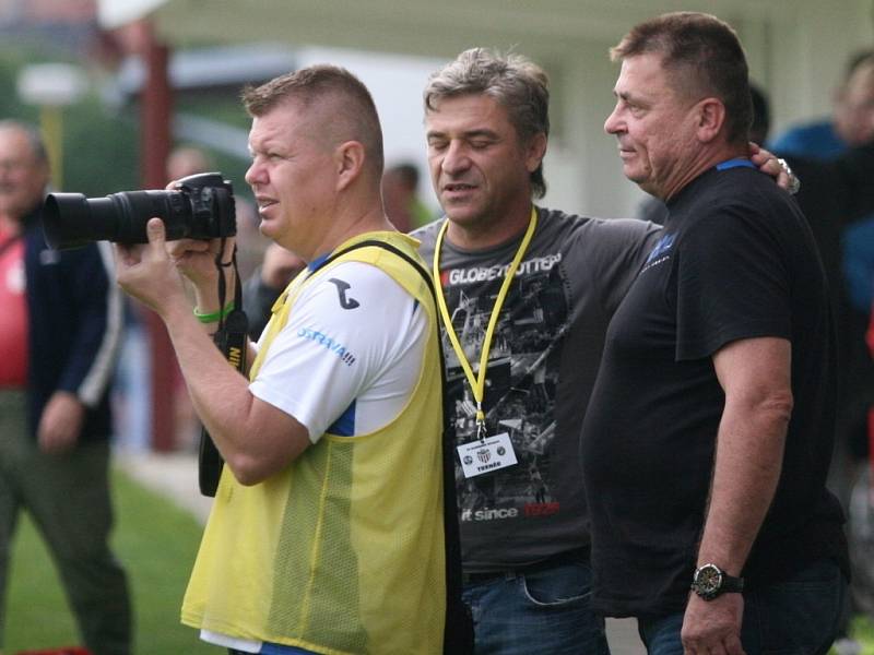 Divize E, FC Elseremo Brumov (červení) - TVD Slavičín