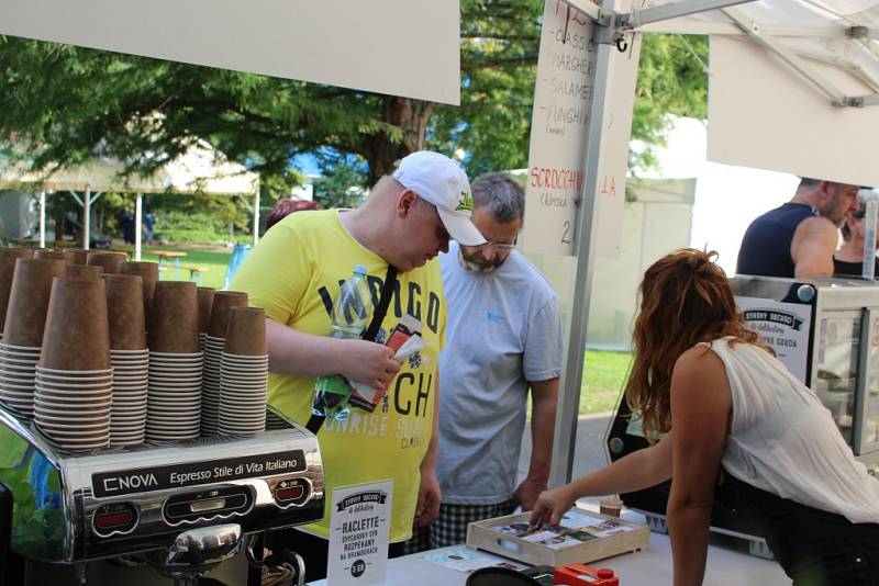 Ve Zlíně se tento víkend koná Garden Food Festival. Přilákal zajímavé kuchaře a ochutnávat se mohou ještě zajímavější speciality. 