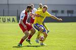 Fotbalisté Zlína (ve žlutých dresech) porazili na Letné třetiligovou Kroměříž 4:1.