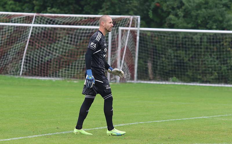 Fotbalisté Zlína (žluté dresy) ve 2. kole MOL Cupu zvítězili na hřišti divizního Startu Brno 3:0