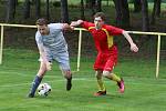 Fotbalisté Mladcové (červené dresy) porazili ve 20. kole I. A třídy sk. B poslední Bylnici 4:1.