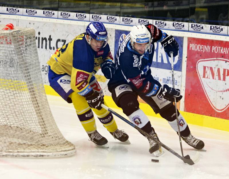 Zlínští hokejisté (ve žlutých dresech) hostili ve 33. kole extraligy Plzeň.