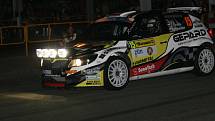 Úvodní noční městskou rychlostní zkoušku ve Zlíně vyhrál Holanďan Kevin Abbring na voze Peugeot 208 T16.