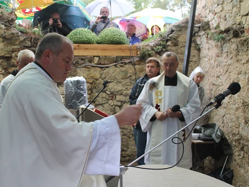 Vysvěcení kaple na hradě Lukov a otevření nového dětského hřistě