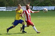 Fotbalisté Luhačovic (ve žlutém) ve druhém zápase krajského přeboru doma porazili Brumov 2:0.