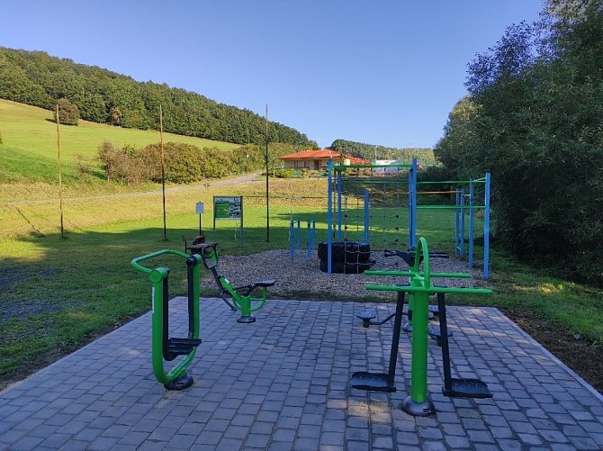 Nové fitness cvičící prvky ve Sportovním areálu Březnice.