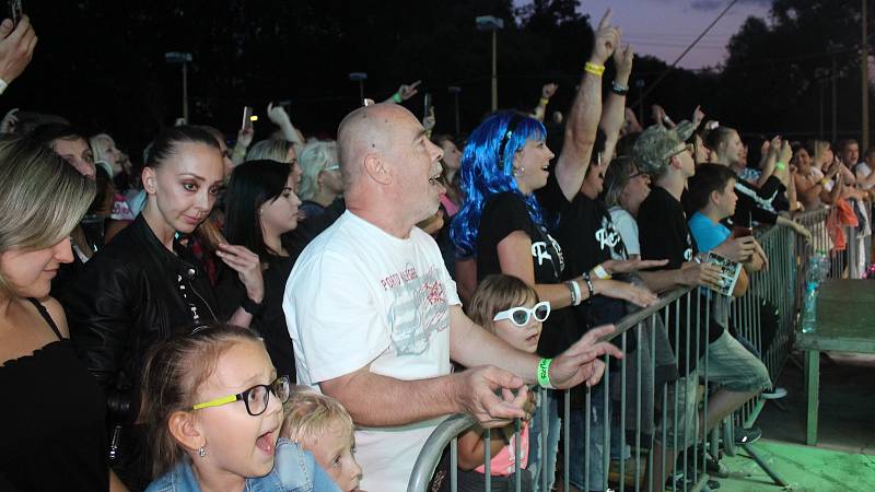 Narozeninový Megakoncert kapely Reflexy na otrokovickém Štěrkáči. Mezi hosty byla kapela Argema, Alžběta Kolečkářová i slovenská kapela Heleniné oči.