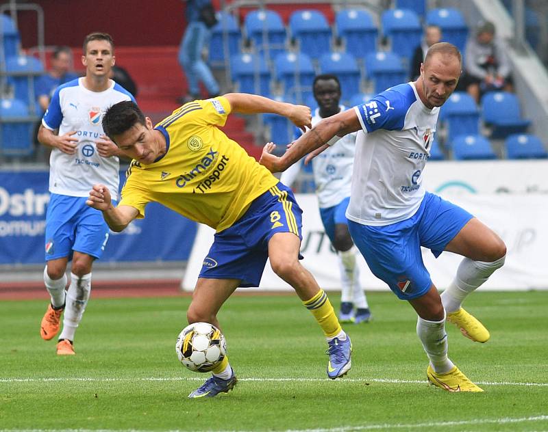 Fotbalisté Baníku Ostrava (v bílém) v utkání 3. kola FORTUNA:LIGY proti Trinity Zlín.