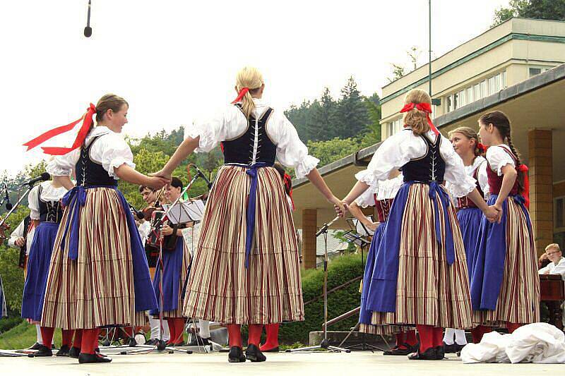 Luhačovice mají za sebou 18. ročník Mezinárodního festivalu Písní a tancem. Zatančit přijely do lázeňského města soubory z České republiky, Slovenska, Bulharska, Polska i Rumunska.