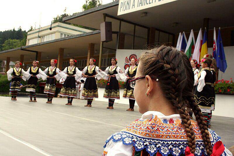 Luhačovice mají za sebou 18. ročník Mezinárodního festivalu Písní a tancem. Zatančit přijely do lázeňského města soubory z České republiky, Slovenska, Bulharska, Polska i Rumunska.