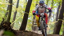 V Otrokovicích se uskutečnil závěrečný závod Gergel Woodbike series. Na náročné trati završil hattrick domácí jezdec Petr Malý (na snímku).