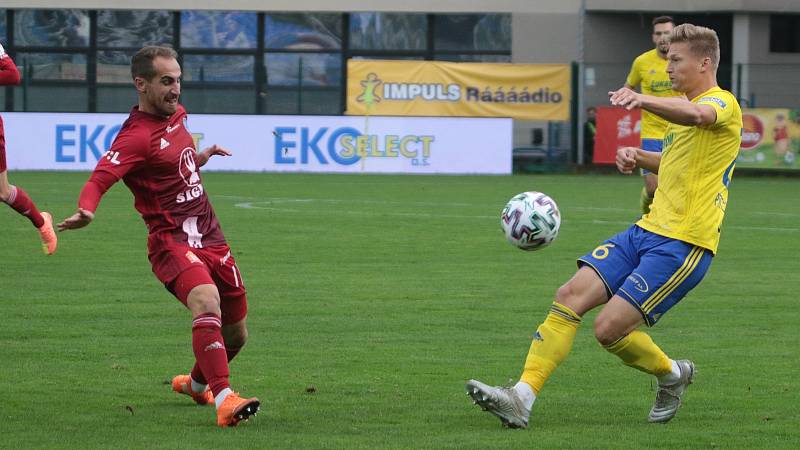 Fotbalisté Zlína (ve žlutých dresech) prohráli v 5. kole FORTUNA:LIGY se Sigmou Olomouc 0:1