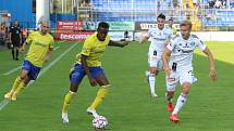 Fotbalisté Zlína (žluté dresy) v 5. kole FORTUNA:LIGY prohráli doma s Olomoucí 1:4.