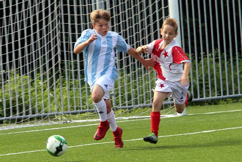 Fotbal McDonlads Cup. Krajské kolo Vršava Zlín. ZŠ Slovan Kroměříž (červeno bílý) - ZŠ Komenského Zlín starší