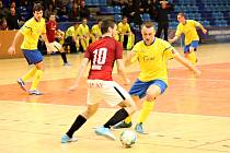 Zlínští druholigoví futsalisté (ve žlutých dresech) prohráli v semifinále poháru favorizované pražské Spartě 5:9.