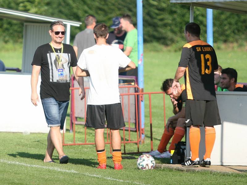 Bezbrankovou remízu přinesl sobotní fotbalový duelu I. B třídy skupiny B v Loukách, kde uhrály Ludkovice (bílo-modří) cenný bod.