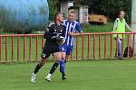 Fotbalisté Kvítkovic (modro-bílé dresy) v Mol Cupu prohráli s Třincem 1:5.