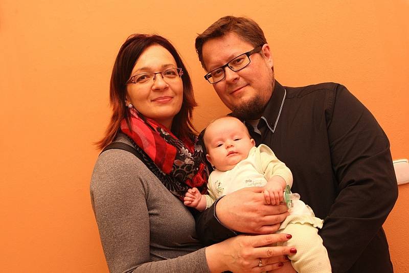 VÍTÁME TĚ MEZI NÁMI, KRISTÝNKO! Vítání občánků - Martin a Kateřina Wellek s dcerou Kristýnou.