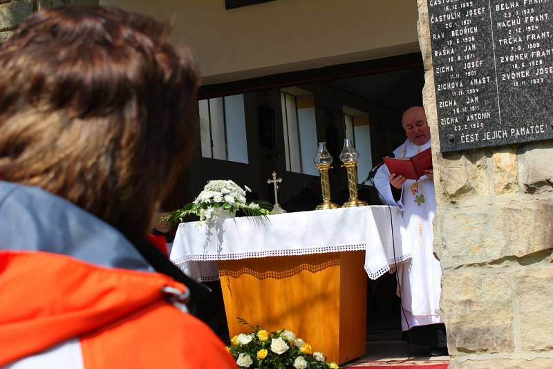 V osadě Ploština, která spadá do katastru obce Drnovice, si v neděli 19. dubna 2015 připomněli přesně na den 70. výročí od jejího vypálení německými okupanty. V plamenech tam našlo smrt 24 obyvatel. Památku obětem druhé světové války tam uctili na pietním