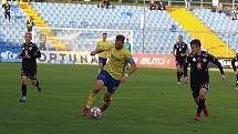 Fotbalisté Zlína (žluté dresy) ve 12. kole FORTUNA:LIHY vyzvali Hradec Králové.