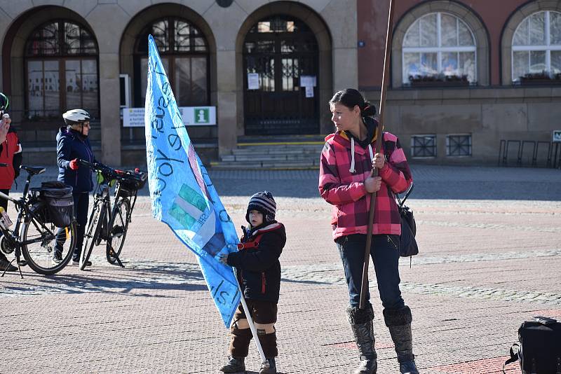 Demonstrace za návrat dětí do škol bez podmínek ve Zlíně, 7. března 2021.