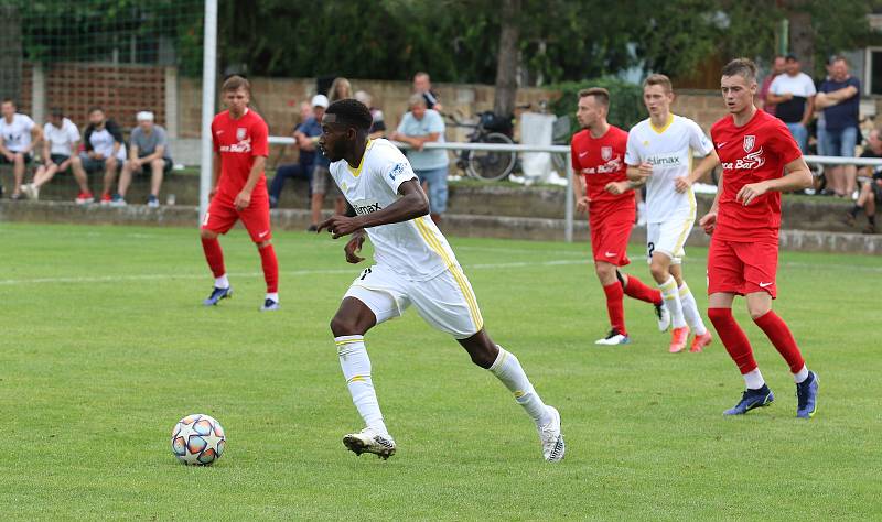 Fotbalisté Zlína (bílé dresy) v Lanžhotě zvítězili 2:0.