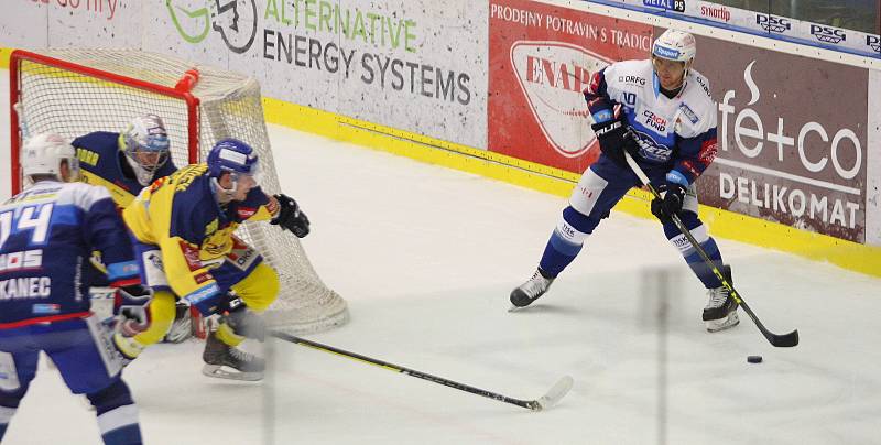 Extraligoví hokejisté Zlína (vš žlutém) v nedělním 26. kole doma hostili mistrovskou Kometu Brno.