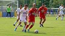 Fotbalisté Zlína B (bílé dresy) v sobotním přípravném zápase na Vršavě remizovali s juniorkou Zbrojovky Brno 2:2.