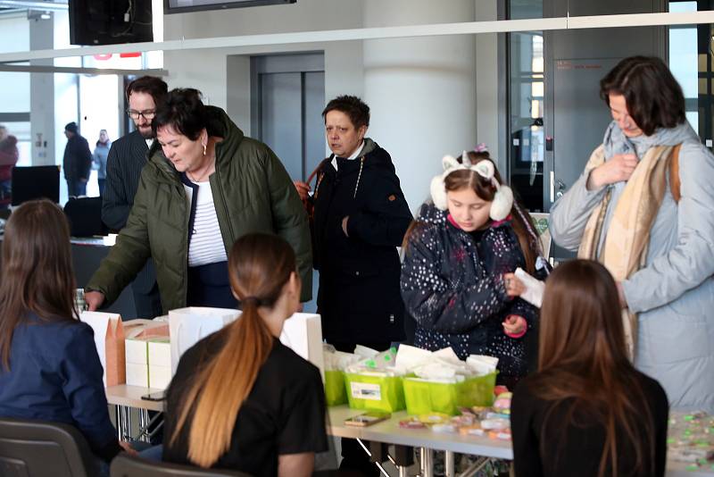 Čtvrtý ročník benefičního koncertu I hudba může pomoci v rámci projektu Pomáháme onkologii. 14|15 Baťův institut