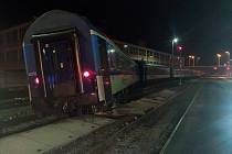 V železniční stanici Zlín vykolejil v pondělí 12. února 2024 v noci osobní vlak.