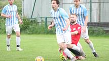 Fotbalisté Příluk (v červeném) v rámci I. B třídy skupiny A pokračují v jarní spanilé jízdě, v nedělním duelu 21. kola doma porazili 2:0 Poličnou.