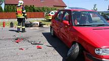 Velmi těžká nehoda se stala ve středu 30. června mezi zlínskými částmi Kostelec a Lešná. Tam se srazilo auto s motorkářem.