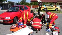 Velmi těžká nehoda se stala ve středu 30. června mezi zlínskými částmi Kostelec a Lešná. Tam se srazilo auto s motorkářem.