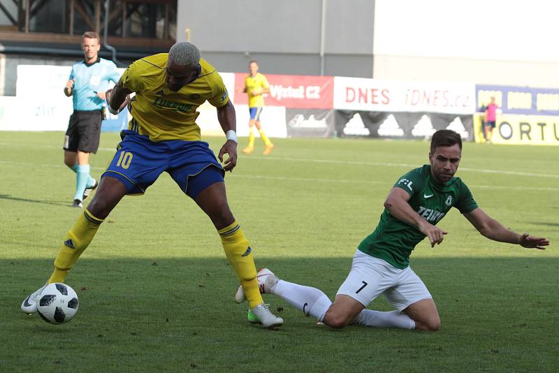 Fotbalisté Zlína (ve žlutých dresech) se ve 3. kole FORTUNA:LIGY utkali s Jabloncem. Sobotní duel se hrál ve velkém vedru.