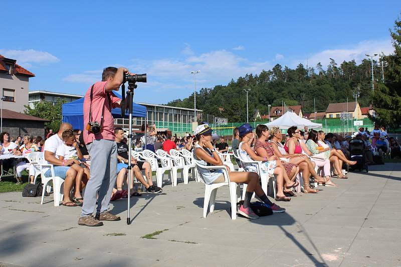 Moravské chodníčky se každoročně konají v Napajedlích. Jde o tradiční setkání folklórních souborů ze Slovácka, Valašska a Hané. Letos se sešli už po jednadvacáté.